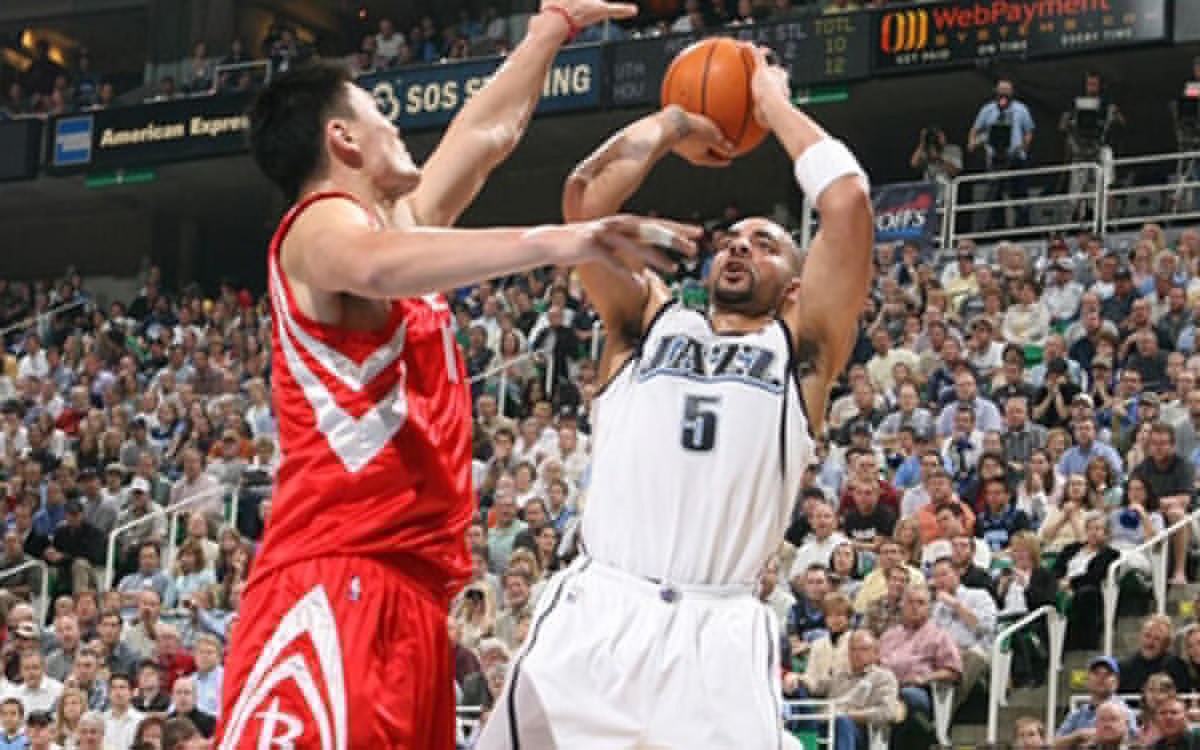 意甲媒体透露：米兰补强后防线时出现新名字：萨索洛的杰伊·伊德泽斯（意媒：米兰后防引援浮现新选项——萨索洛后卫杰伊·伊德泽斯）