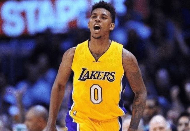 队报盛赞托万：现在他不仅是技术领袖，还是更衣室领袖（《队报》称赞托万：他已是场上技术核心，更是更衣室精神领袖）